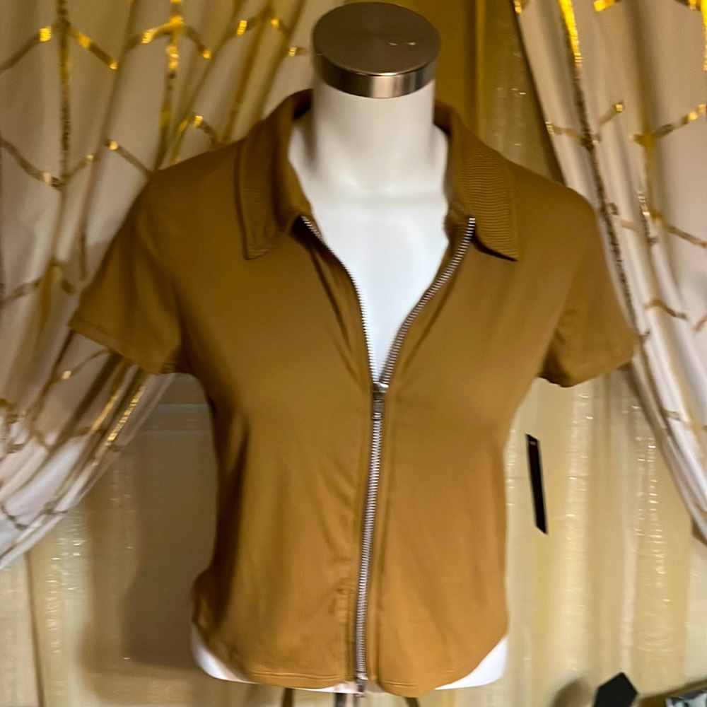 Bundle of 2 tops.